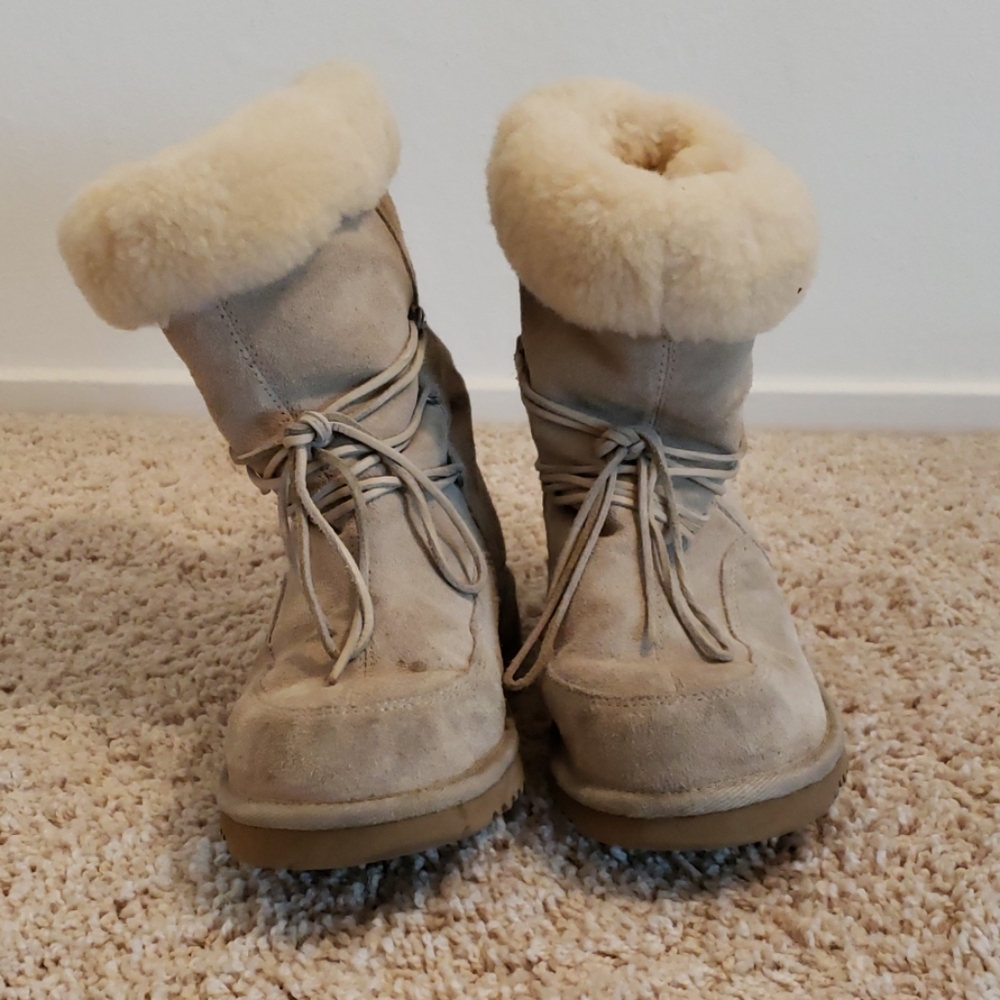 Cute Ugg Boots - Shearling Lined! - size 3